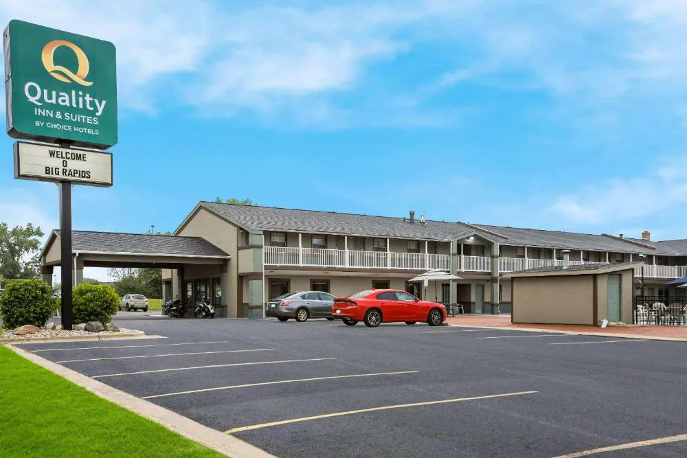 Quality Inn & Suites Big Rapids near University hotel hero
