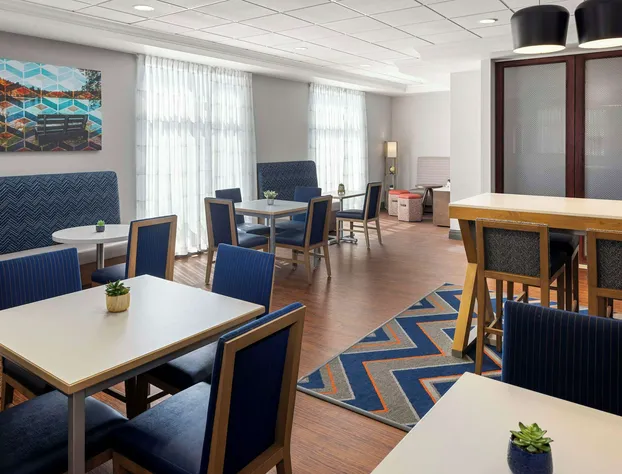 Hampton Inn Fairmont hotel detail image 2