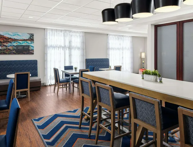 Hampton Inn Fairmont hotel detail image 3