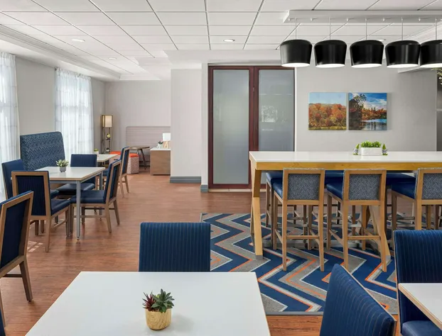 Hampton Inn Fairmont hotel detail image 4