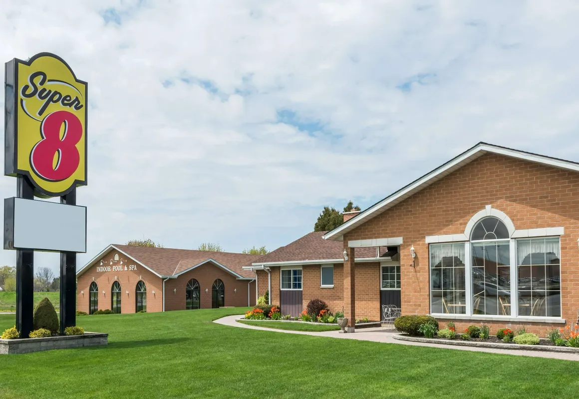 Super 8 by Wyndham Port Elgin hotel hero