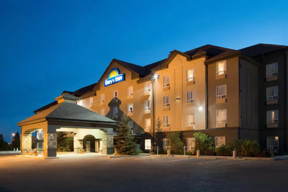 Days Inn by Wyndham Medicine Hat hotel hero