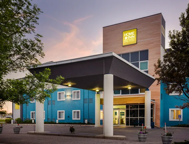 Home Inn Express - Medicine Hat hotel detail image 3