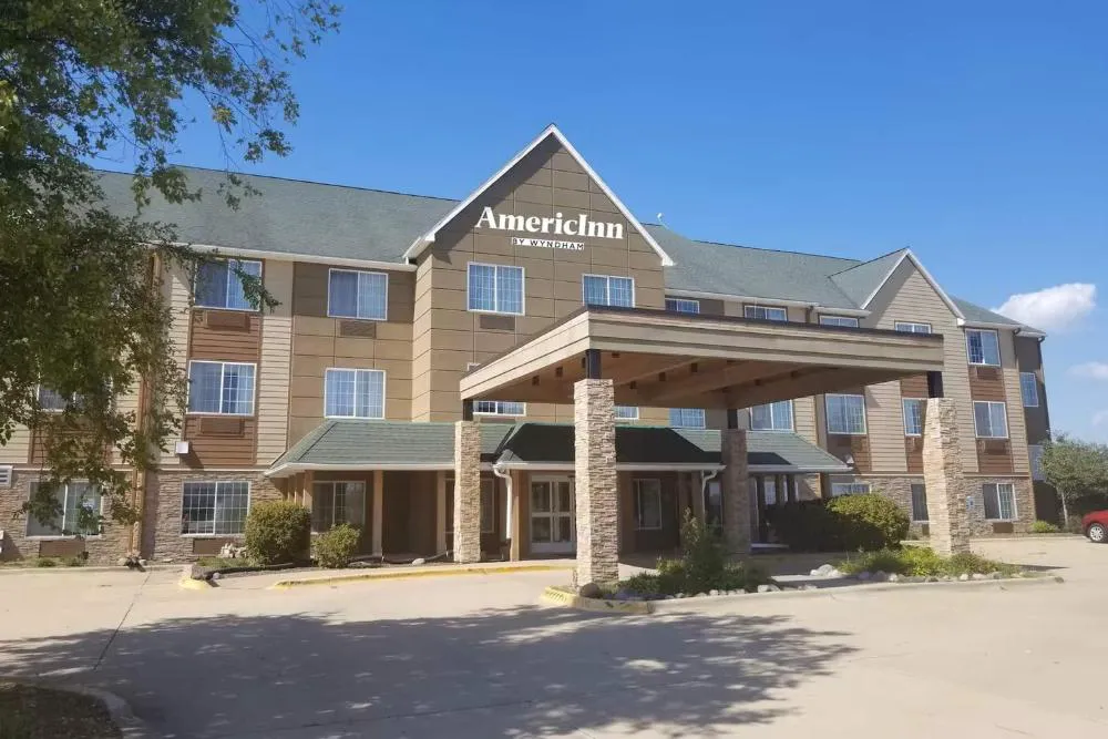 AmericInn by Wyndham Galesburg hotel hero