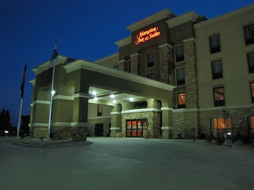 Hampton Inn & Suites Jamestown, ND hotel hero