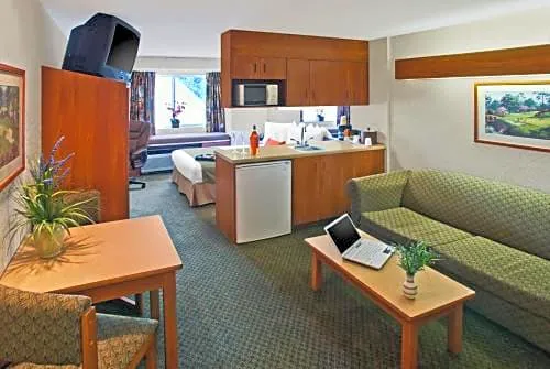 Microtel Inn & Suites By Wyndham Brunswick North hotel detail image 4