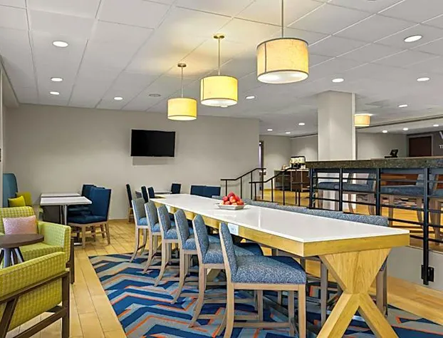 Hampton Inn Bloomington hotel detail image 4