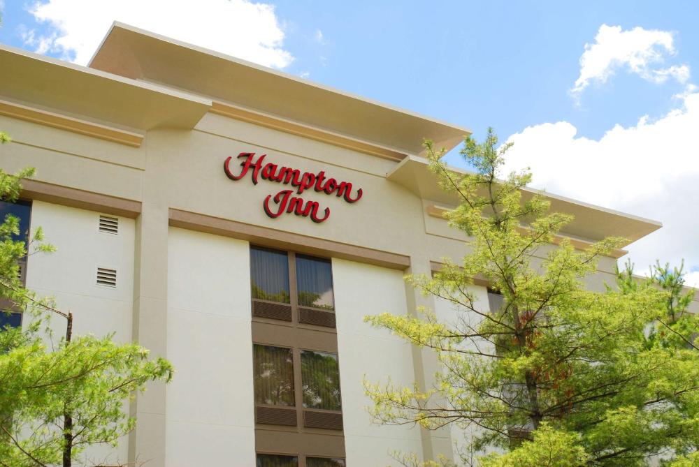 Hampton Inn Bloomington hotel hero