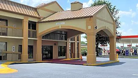 Days Inn by Wyndham Oak Grove/Ft. Campbell hotel hero