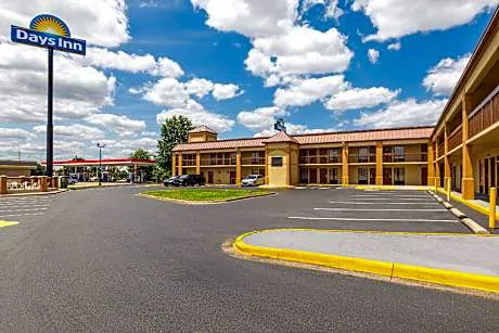 Days Inn by Wyndham Oak Grove/Ft. Campbell hotel detail image 3