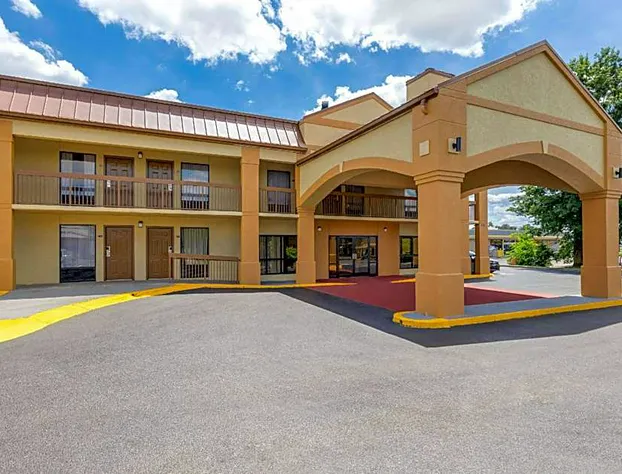 Days Inn by Wyndham Oak Grove/Ft. Campbell hotel detail image 1