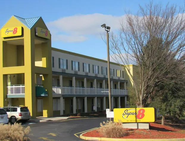 Super 8 by Wyndham New Cumberland hotel detail image 2