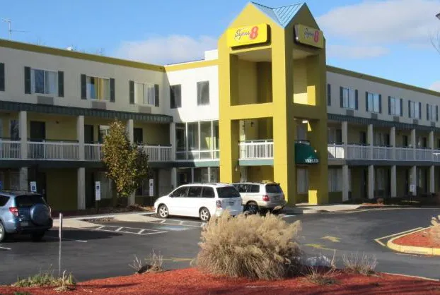 Super 8 by Wyndham New Cumberland hotel detail image 3