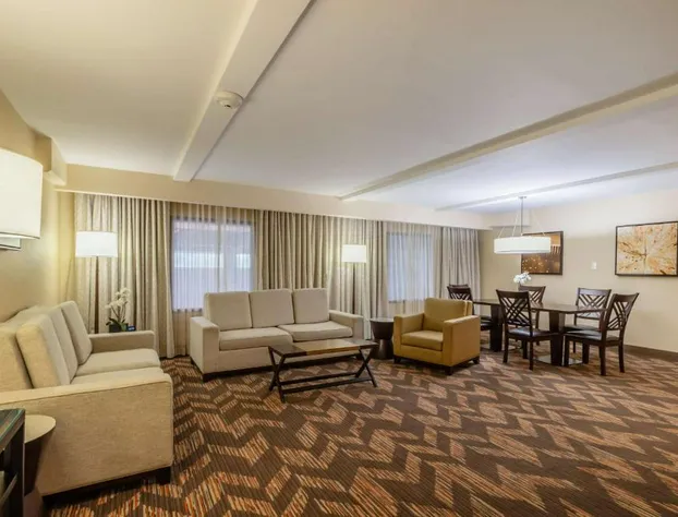 DoubleTree by Hilton Hotel Lawrence hotel detail image 1