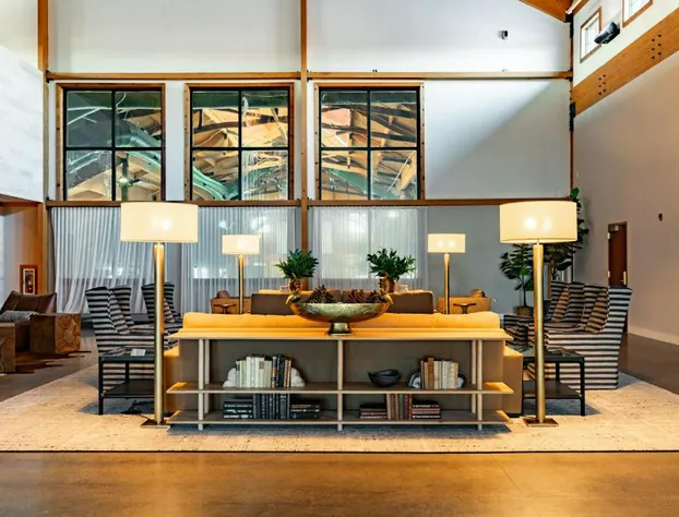 bantr Grand Hotel Wausau - Rothschild hotel detail image 4