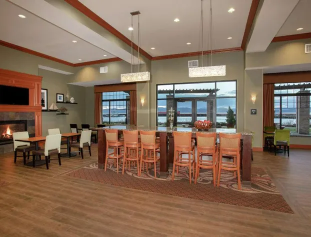 Hampton Inn and Suites Astoria hotel detail image 2