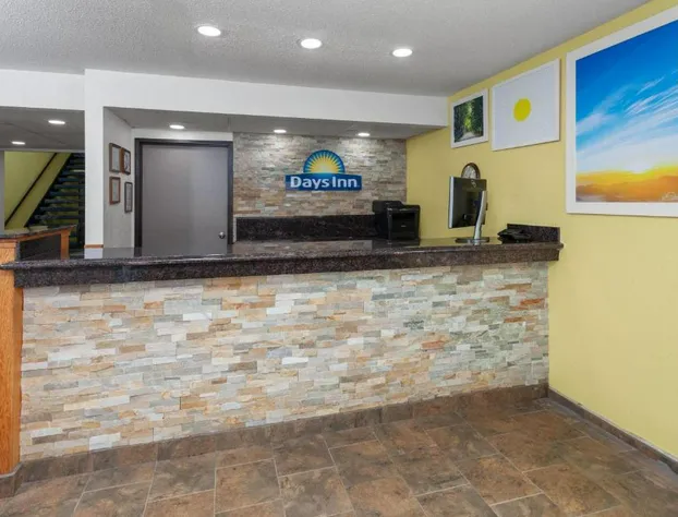 Days Inn by Wyndham Mason City hotel detail image 3