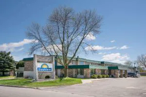Days Inn by Wyndham Mason City hotel hero
