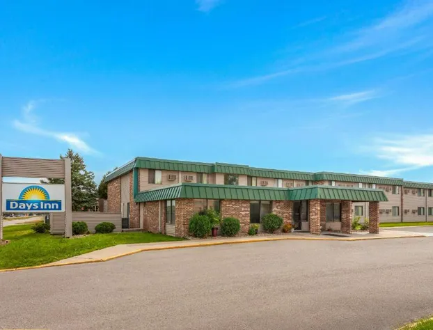 Days Inn by Wyndham Mason City hotel detail image 1