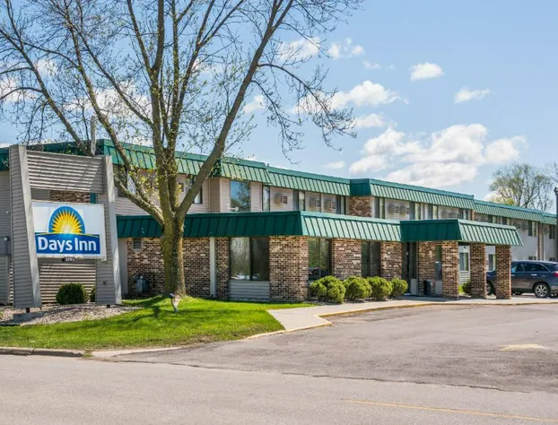 Days Inn by Wyndham Mason City hotel detail image 2