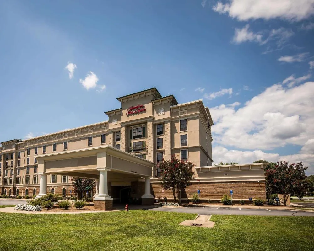 Hampton Inn and Suites Dobson hotel hero