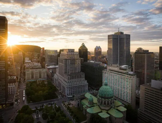 Fairmont The Queen Elizabeth hotel detail image 2
