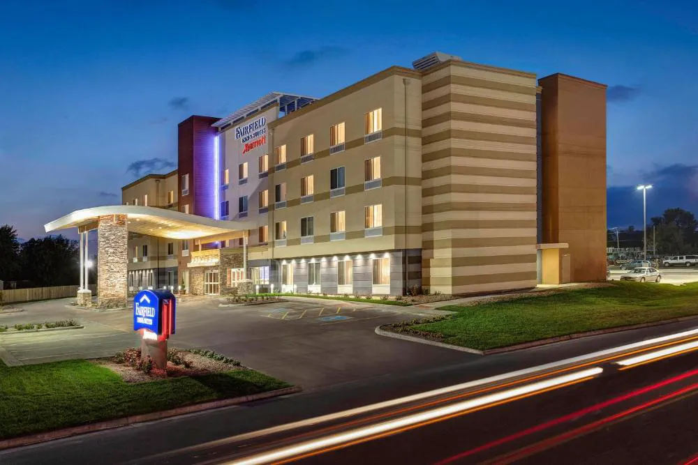 Fairfield Inn & Suites Hutchinson hotel hero