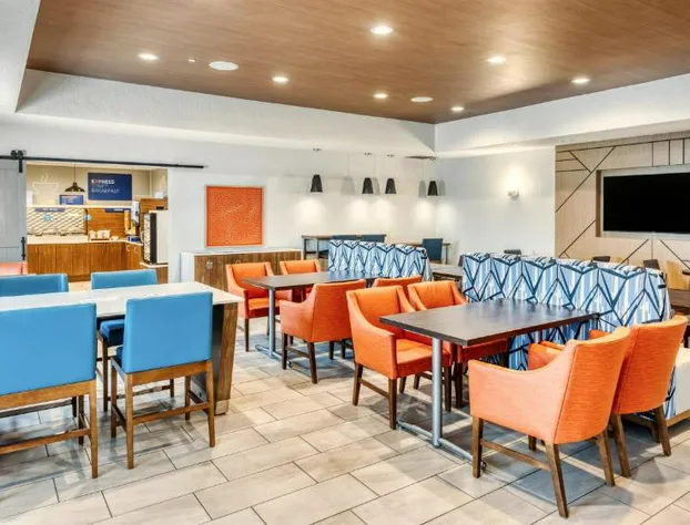 Holiday Inn Express & Suites Green Bay East by IHG hotel detail image 2