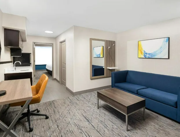 Holiday Inn Express & Suites Green Bay East by IHG hotel detail image 3