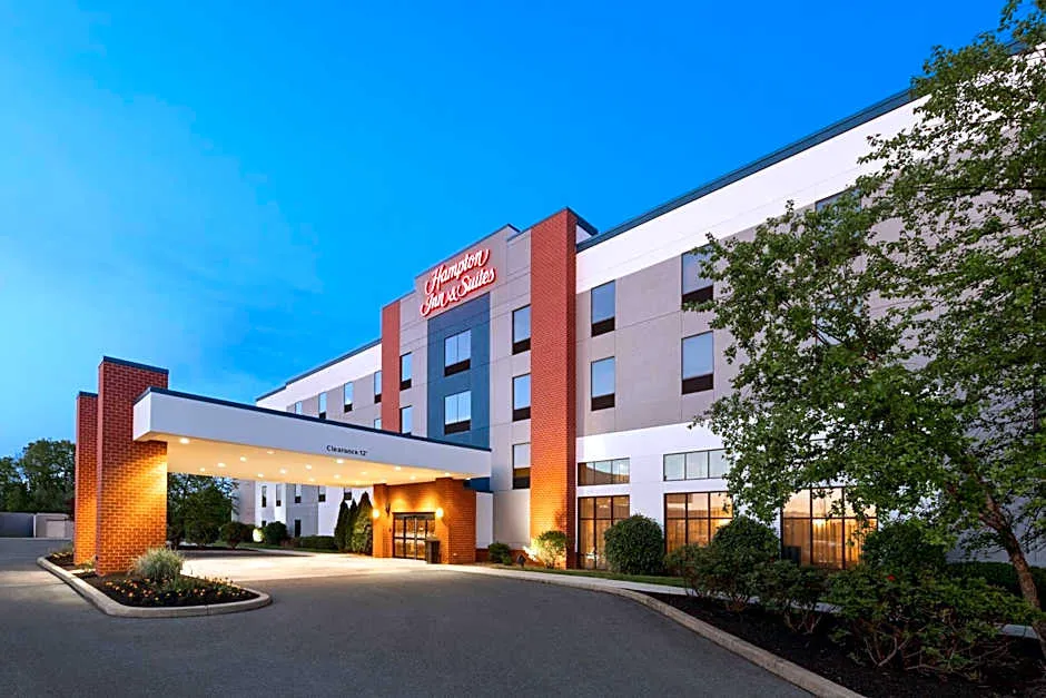 Hampton Inn & Suites Harrisburg/North hotel hero