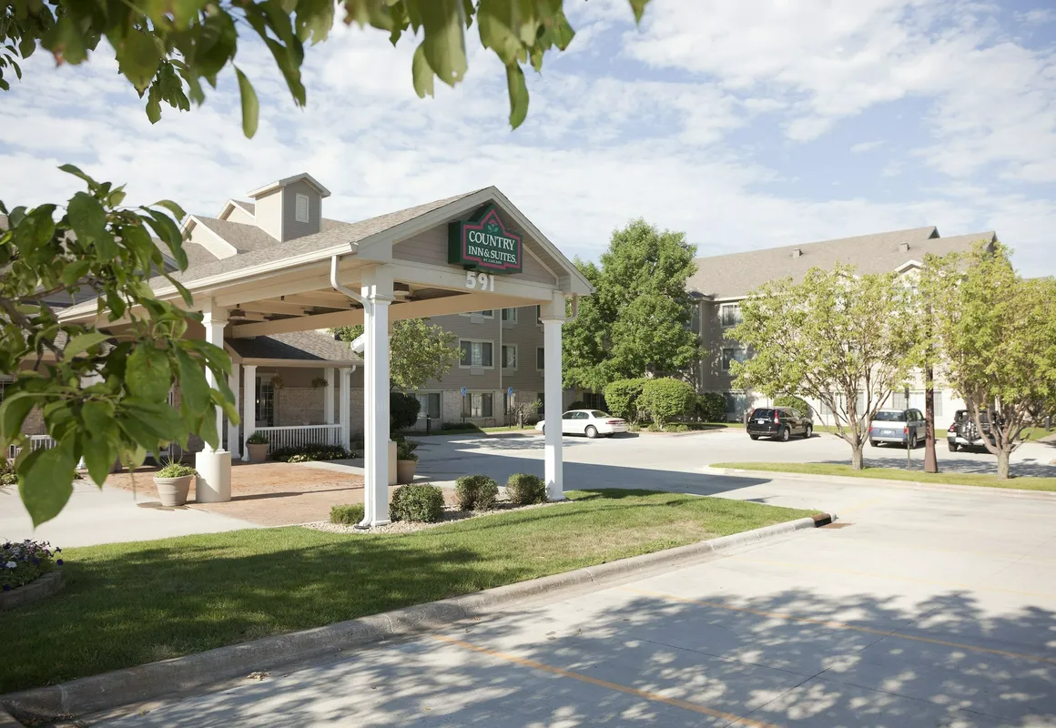 Country Inn & Suites by Radisson, Chanhassen, MN hotel hero