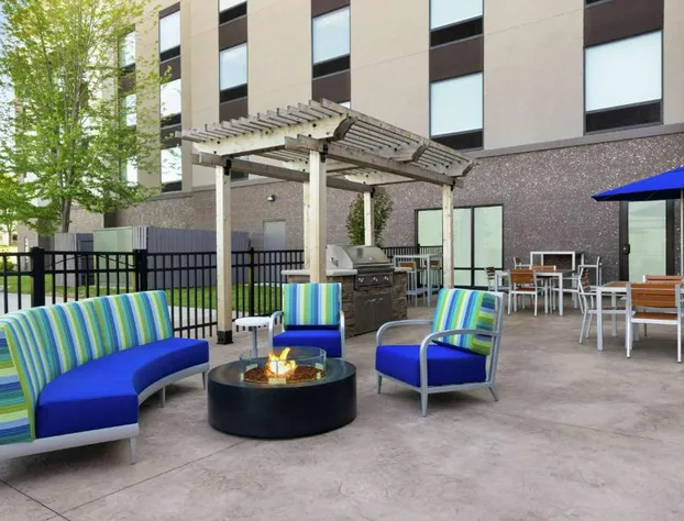 Hampton Inn & Suites Rogers hotel detail image 4