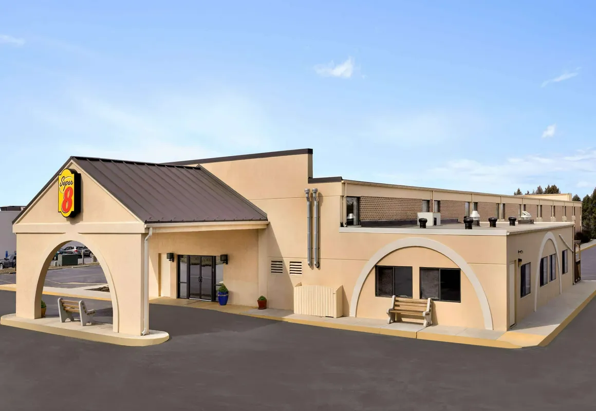 Super 8 by Wyndham Chambersburg I-81 hotel hero