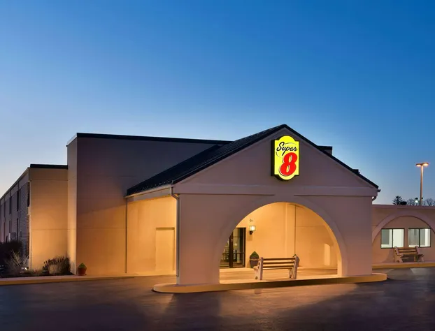 Super 8 by Wyndham Chambersburg I-81 hotel detail image 1