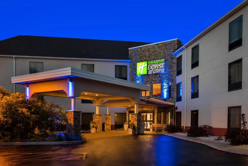Holiday Inn Express Hotel & Suites Great Barrington by IHG hotel hero
