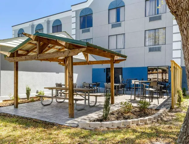 Comfort Suites Southport - Oak Island hotel detail image 2