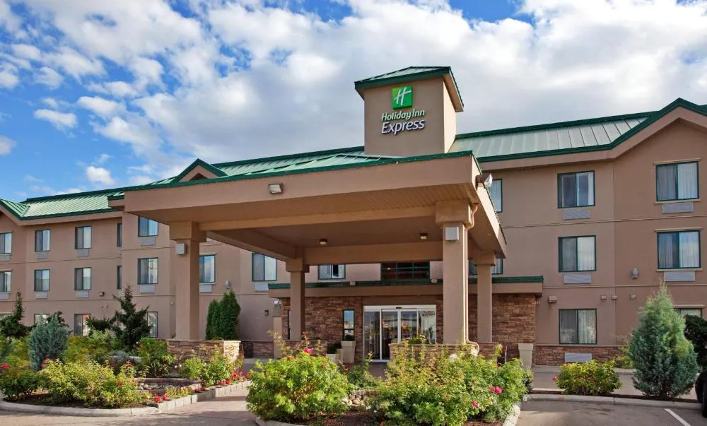 Holiday Inn Express & Suites - Vernon by IHG hotel hero