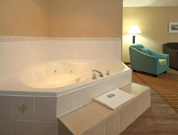 Holiday Inn Express & Suites - Vernon by IHG hotel detail image 2