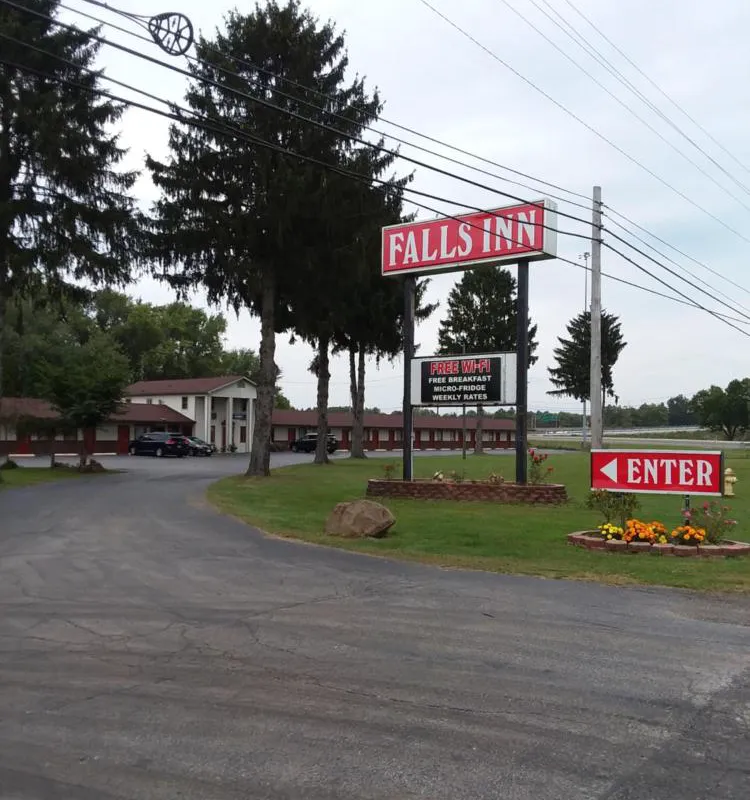 Falls Inn hotel hero