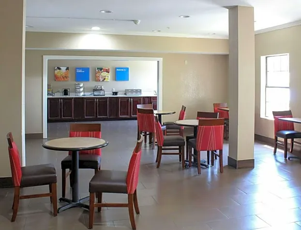 Comfort Inn & Suites Fultondale Gardendale I-65 hotel detail image 1