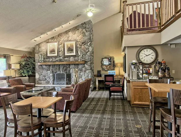 Blossom Hotel & Suites Traverse City hotel detail image 4