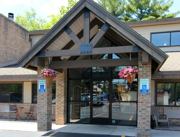 Blossom Hotel & Suites Traverse City hotel detail image 2