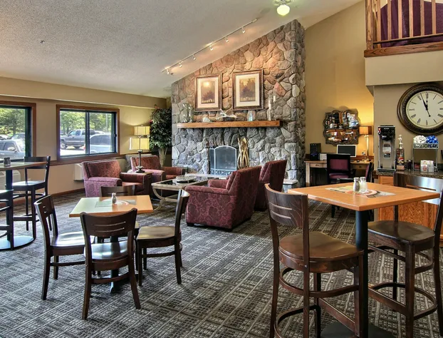 Blossom Hotel & Suites Traverse City hotel detail image 4