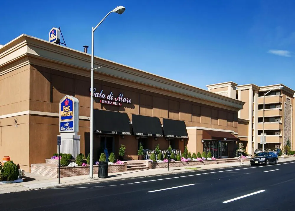 Best Western Mill River Manor hotel hero