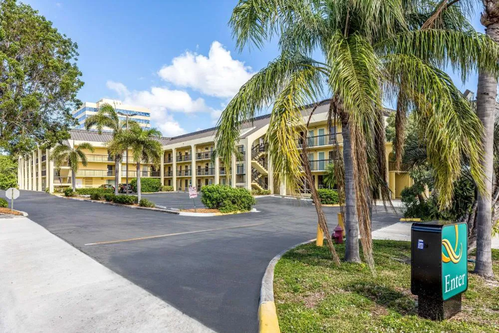 Quality Inn Palm Beach International Airport hotel hero