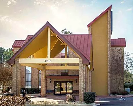 Comfort Inn & Suites Fuquay Varina hotel hero