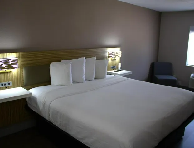 Baymont Inn & Suites by Wyndham San Marcos Outlet Malls hotel detail image 3