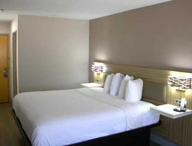 Baymont Inn & Suites by Wyndham San Marcos Outlet Malls hotel detail image 4