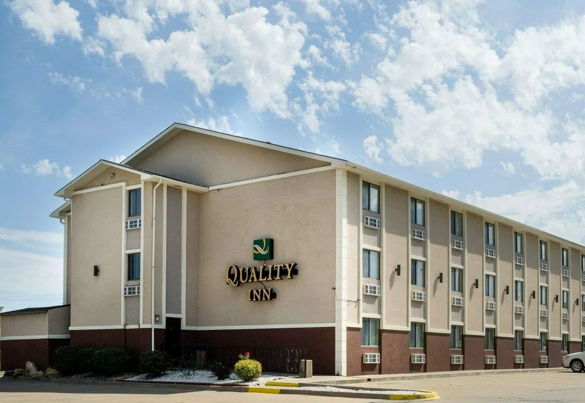 Quality Inn I-70 at Wanamaker hotel hero