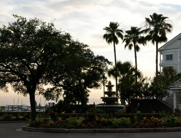 Hilton Garden Inn Charleston Waterfront/Downtown hotel detail image 2